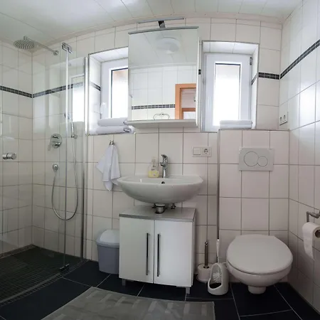 Ruhiges Mit Sauna, بيت للعطل